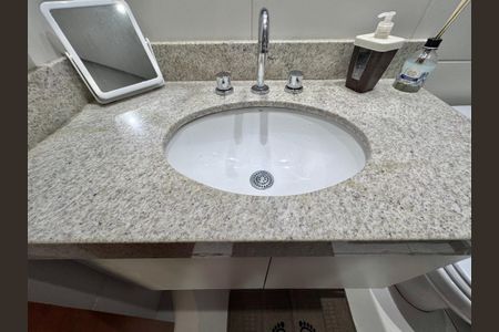 Apartamento à venda com 100m², 2 quartos e 2 vagasBanheiro da Suíte