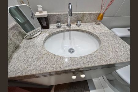 Apartamento à venda com 100m², 2 quartos e 2 vagasBanheiro Social