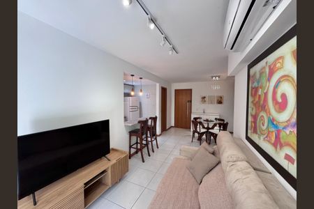 Apartamento à venda com 100m², 2 quartos e 2 vagasSala