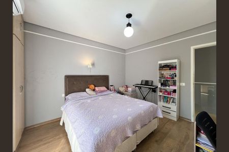 Casa de condomínio para alugar com 220m², 4 quartos e 4 vagas Casa de condomínio para alugar com 220m², 4 quartos e 4 vagasQuarto 1