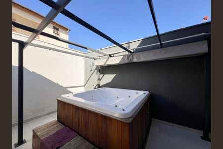 Casa de condomínio para alugar com 220m², 4 quartos e 4 vagas Casa de condomínio para alugar com 220m², 4 quartos e 4 vagasÁrea Externa