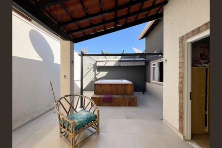 Casa de condomínio para alugar com 220m², 4 quartos e 4 vagas Casa de condomínio para alugar com 220m², 4 quartos e 4 vagasÁrea Externa