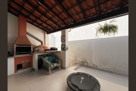 Casa de condomínio para alugar com 220m², 4 quartos e 4 vagas Casa de condomínio para alugar com 220m², 4 quartos e 4 vagasÁrea Externa