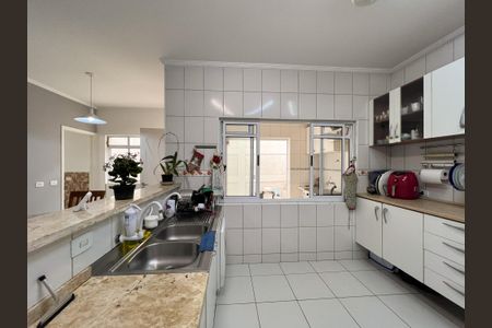 Casa de condomínio para alugar com 220m², 4 quartos e 4 vagas Casa de condomínio para alugar com 220m², 4 quartos e 4 vagasCozinha