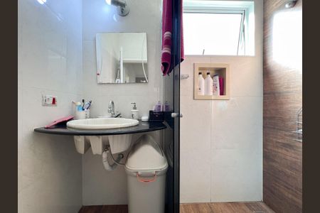 Casa de condomínio para alugar com 220m², 4 quartos e 4 vagas Casa de condomínio para alugar com 220m², 4 quartos e 4 vagasBanheiro Social