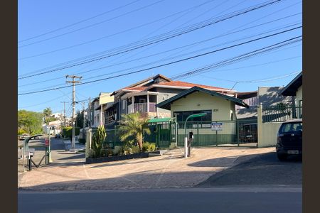 Casa de condomínio para alugar com 220m², 4 quartos e 4 vagas Casa de condomínio para alugar com 220m², 4 quartos e 4 vagasÁrea comum