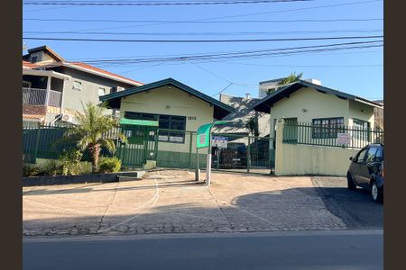 Casa de condomínio para alugar com 220m², 4 quartos e 4 vagas Casa de condomínio para alugar com 220m², 4 quartos e 4 vagasÁrea comum