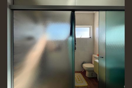 Casa de condomínio para alugar com 220m², 4 quartos e 4 vagas Casa de condomínio para alugar com 220m², 4 quartos e 4 vagasBanheiro da Suíte