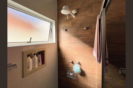 Casa de condomínio para alugar com 220m², 4 quartos e 4 vagas Casa de condomínio para alugar com 220m², 4 quartos e 4 vagasBanheiro Social