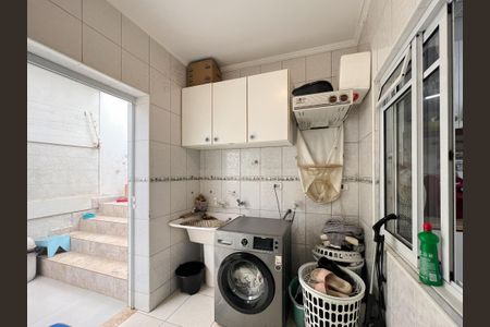 Casa de condomínio para alugar com 220m², 4 quartos e 4 vagas Casa de condomínio para alugar com 220m², 4 quartos e 4 vagasÁrea de Serviço