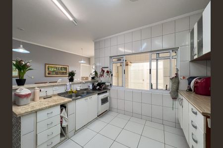 Casa de condomínio para alugar com 220m², 4 quartos e 4 vagas Casa de condomínio para alugar com 220m², 4 quartos e 4 vagasCozinha