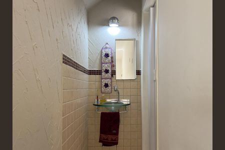 Casa de condomínio para alugar com 220m², 4 quartos e 4 vagas Casa de condomínio para alugar com 220m², 4 quartos e 4 vagasLavabo