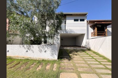 Casa de condomínio para alugar com 220m², 4 quartos e 4 vagas Casa de condomínio para alugar com 220m², 4 quartos e 4 vagasÁrea Externa