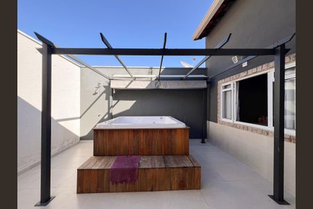 Casa de condomínio para alugar com 220m², 4 quartos e 4 vagas Casa de condomínio para alugar com 220m², 4 quartos e 4 vagasÁrea Externa