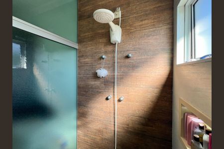 Casa de condomínio para alugar com 220m², 4 quartos e 4 vagas Casa de condomínio para alugar com 220m², 4 quartos e 4 vagasBanheiro da Suíte