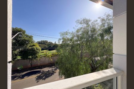 Casa de condomínio para alugar com 220m², 4 quartos e 4 vagas Casa de condomínio para alugar com 220m², 4 quartos e 4 vagasVaranda da Suíte