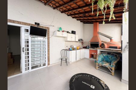 Casa de condomínio para alugar com 220m², 4 quartos e 4 vagas Casa de condomínio para alugar com 220m², 4 quartos e 4 vagasÁrea Externa