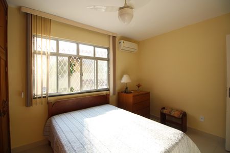 Casa à venda com 162m², 4 quartos e 2 vagasSuíte 2