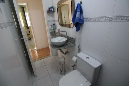Casa à venda com 162m², 4 quartos e 2 vagasBanheiro Social
