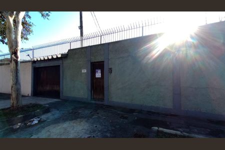 Casa à venda com 162m², 4 quartos e 2 vagas Casa à venda com 162m², 4 quartos e 2 vagasFachada