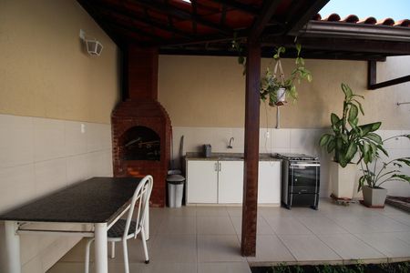 Casa à venda com 162m², 4 quartos e 2 vagasÁrea comum