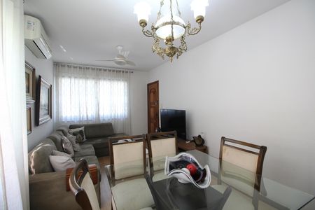 Casa à venda com 162m², 4 quartos e 2 vagasSala
