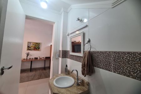 Casa à venda com 119m², 3 quartos e 2 vagasBanheiro