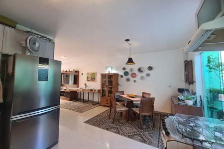 Casa à venda com 119m², 3 quartos e 2 vagasCozinha