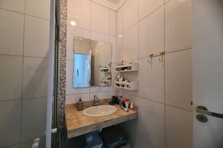 Casa à venda com 119m², 3 quartos e 2 vagasBanheiro