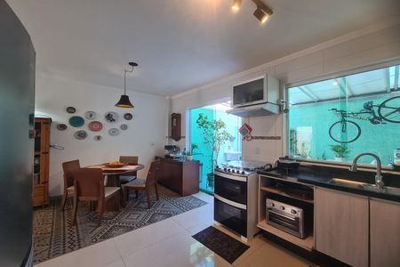 Casa à venda com 119m², 3 quartos e 2 vagasCozinha