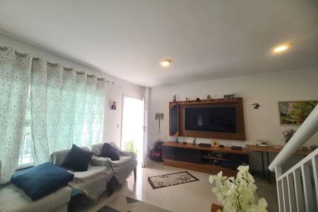 Casa à venda com 119m², 3 quartos e 2 vagasSala