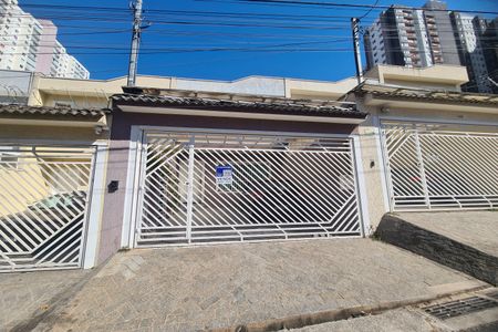 Casa à venda com 119m², 3 quartos e 2 vagasFachada