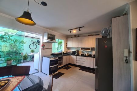 Casa à venda com 119m², 3 quartos e 2 vagasCozinha 