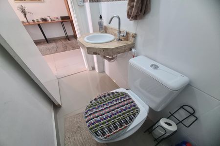 Casa à venda com 119m², 3 quartos e 2 vagasBanheiro