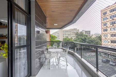 Apartamento à venda com 116m², 2 quartos e 1 vagaSala Varanda