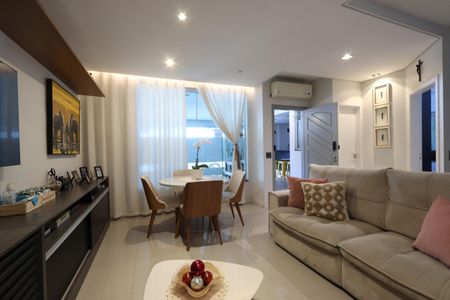 Casa à venda com 100m², 3 quartos e 2 vagasSala