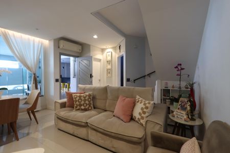 Casa à venda com 100m², 3 quartos e 2 vagasSala