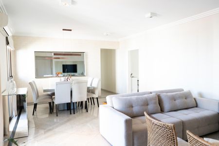 Apartamento para alugar com 172m², 4 quartos e 4 vagas Apartamento para alugar com 172m², 4 quartos e 4 vagasSala