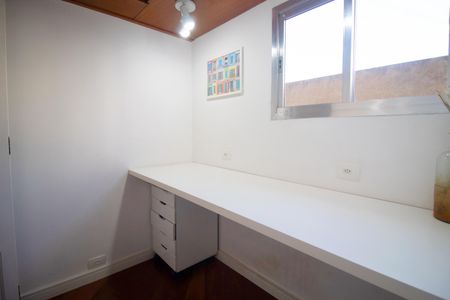 Apartamento à venda com 75m², 2 quartos e 1 vaga Apartamento à venda com 75m², 2 quartos e 1 vagaEscritório