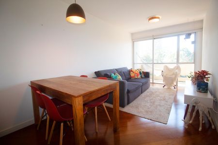 Apartamento à venda com 75m², 2 quartos e 1 vaga Apartamento à venda com 75m², 2 quartos e 1 vagaSala