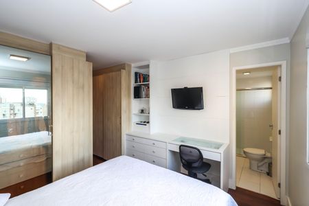 Apartamento à venda com 128m², 3 quartos e 2 vagasSuíte 2