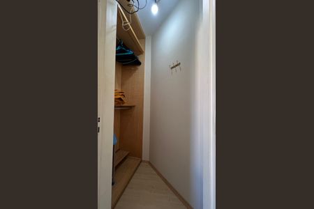 Apartamento para alugar com 40m², 1 quarto e 1 vaga Apartamento para alugar com 40m², 1 quarto e 1 vagaCloset do quarto