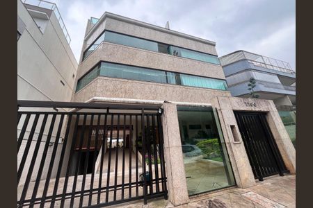 Apartamento para alugar com 80m², 3 quartos e 2 vagas Apartamento para alugar com 80m², 3 quartos e 2 vagasFachada