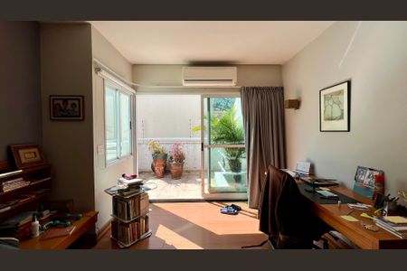 Casa à venda com 690m², 5 quartos e 4 vagasSuíte 3