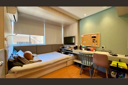 Casa à venda com 690m², 5 quartos e 4 vagasQuarto