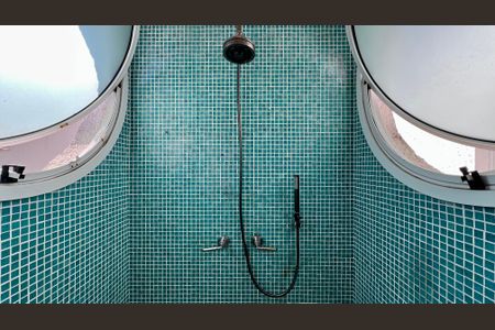 Casa à venda com 690m², 5 quartos e 4 vagasBanheiro da Suíte 3 Ele