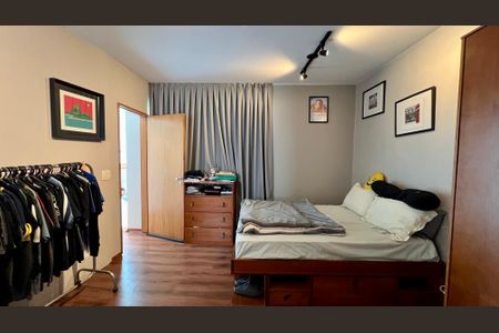 Casa à venda com 690m², 5 quartos e 4 vagasSuíte 2