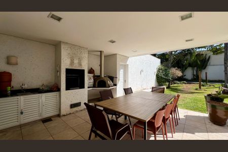 Casa à venda com 690m², 5 quartos e 4 vagasChurrasqueira