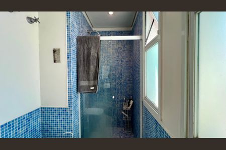 Casa à venda com 690m², 5 quartos e 4 vagasBanheiro da Suíte 2