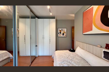 Casa à venda com 690m², 5 quartos e 4 vagasSuíte 1